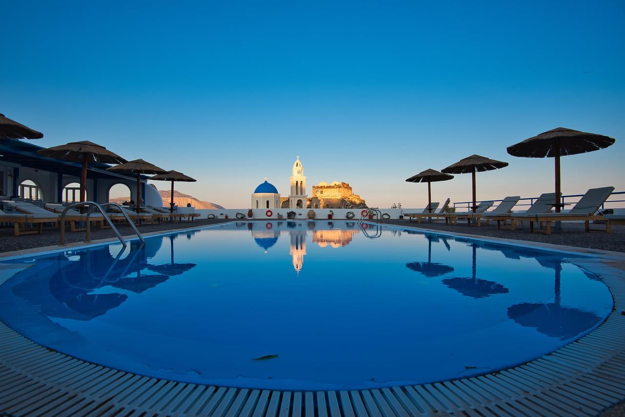 Thira's Dolphin Apartahotel